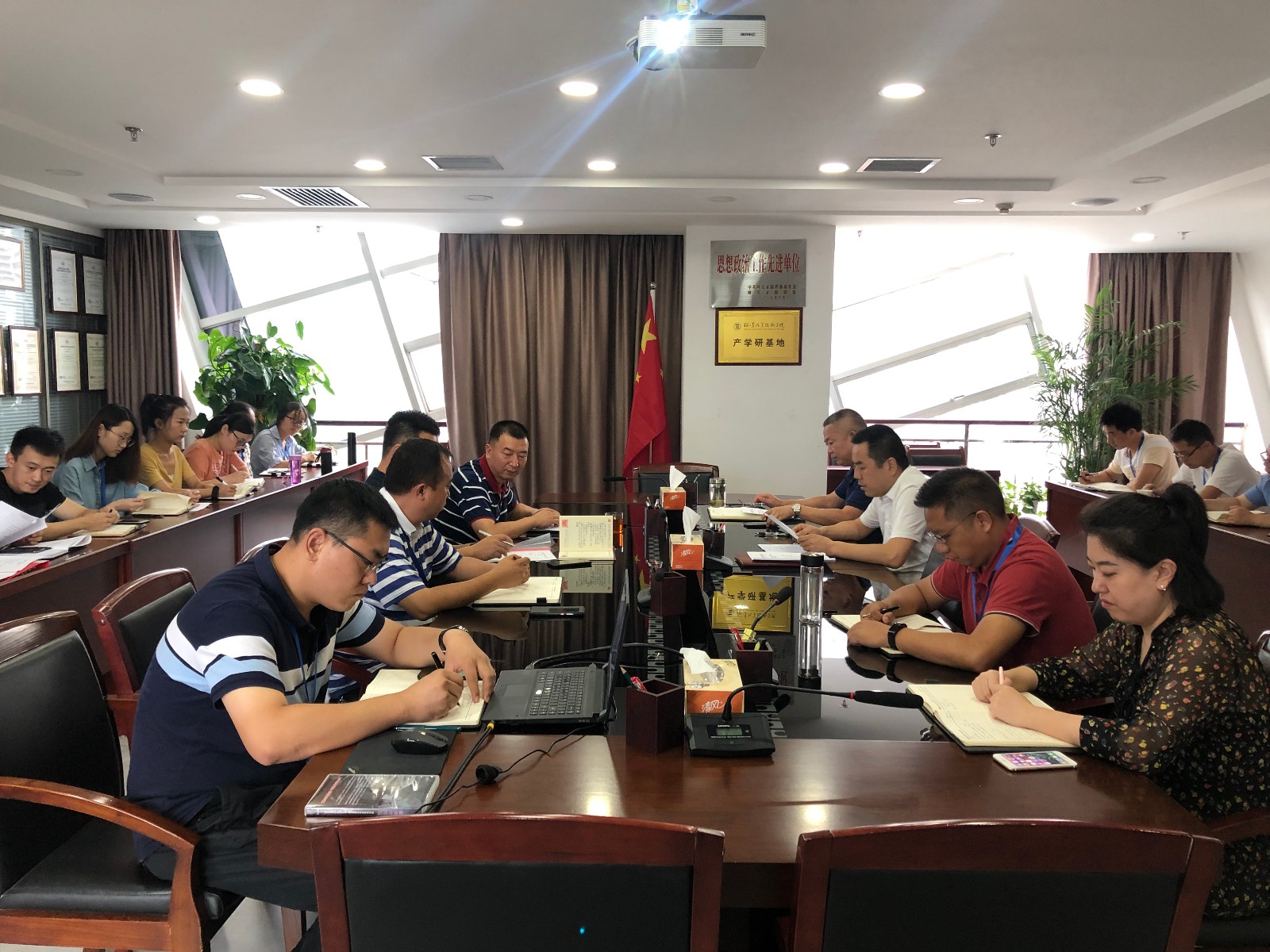 新京澳门葡萄城
公司集中学习黄文秀同志先进事迹