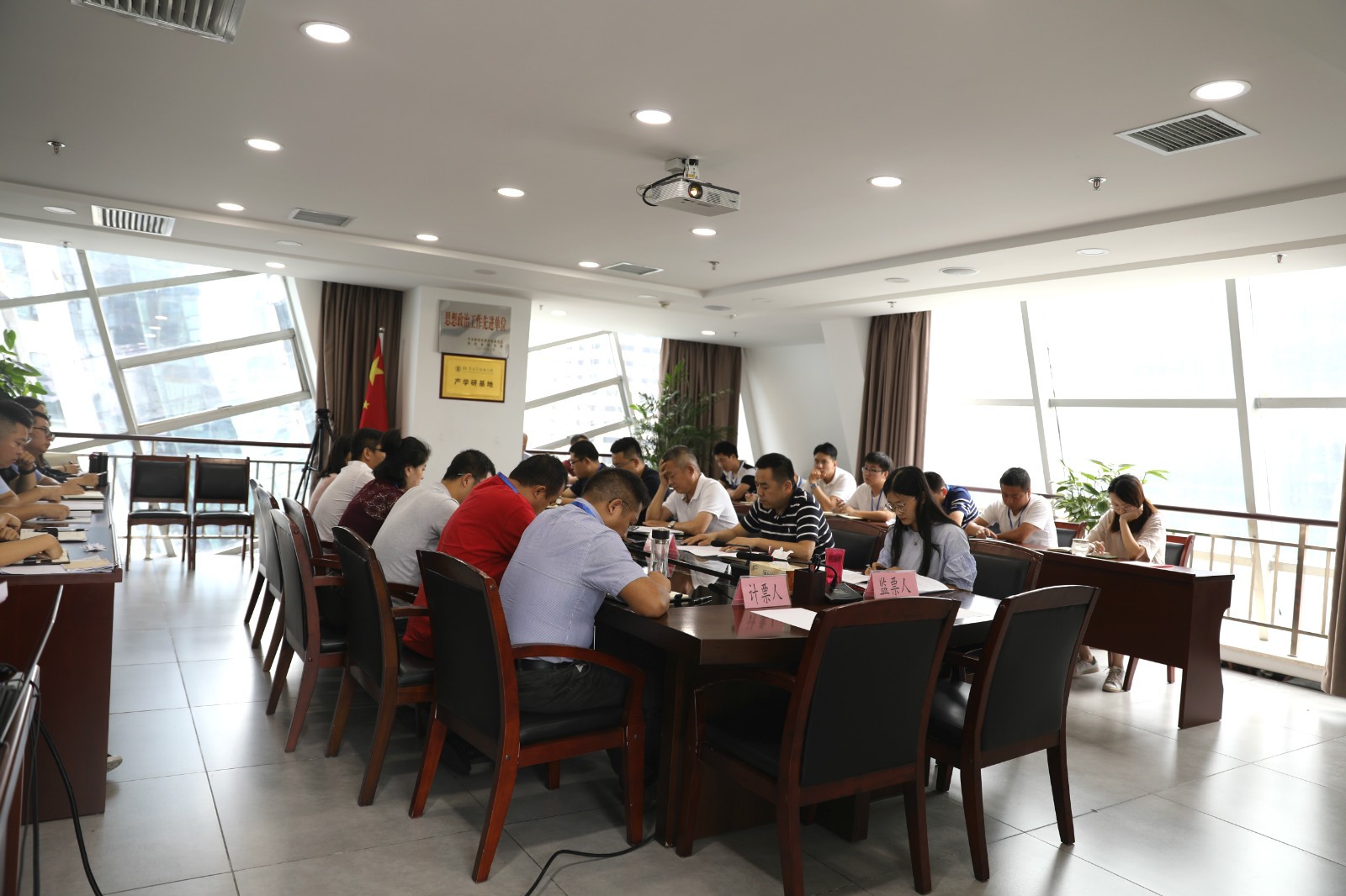 新京澳门葡萄城
公司支部委员会换届选举会.JPG