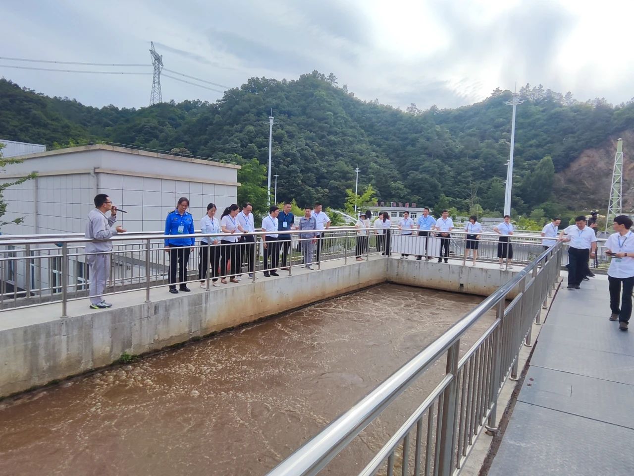 新京澳门葡萄城
商南公司联合商洛市生态环境局商南县分局开展环保设施向公众开放活动