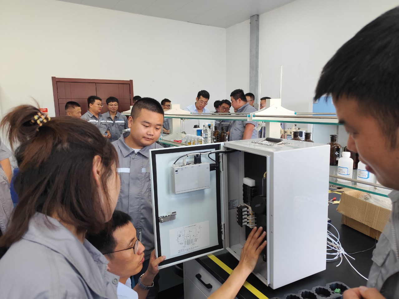 新京澳门葡萄城
公司开展水污染源在线监测专题培训