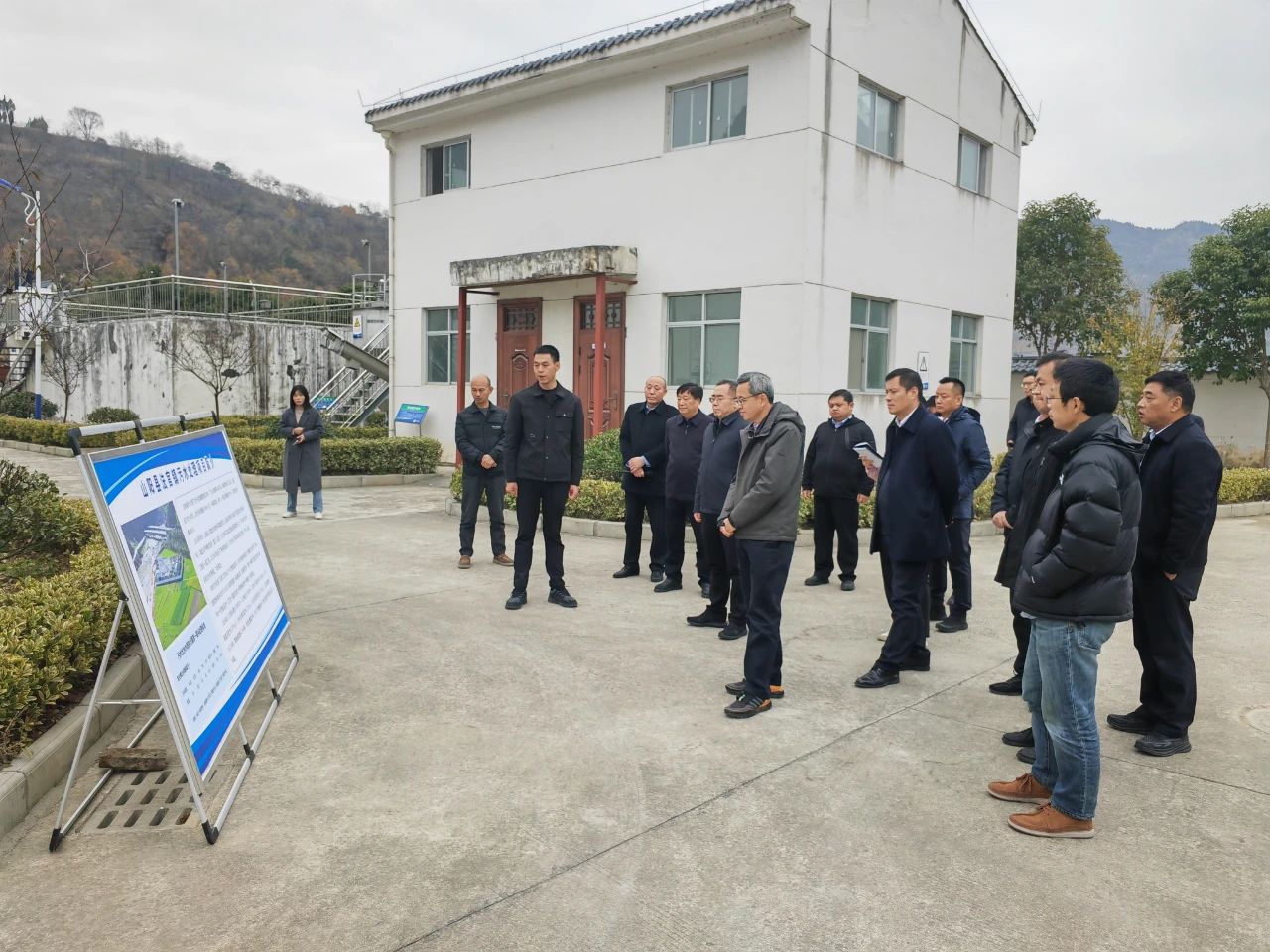 国家发展改革委区域司副司长刘强到新京澳门葡萄城
公司法官镇污水处理厂调研指导